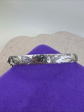 💛 Vintage Sterling Silver British Engraved Leaf Bangle Bracelet